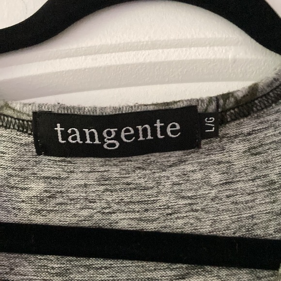 Locally designed and made dress with pockets - Picture 2 of 4